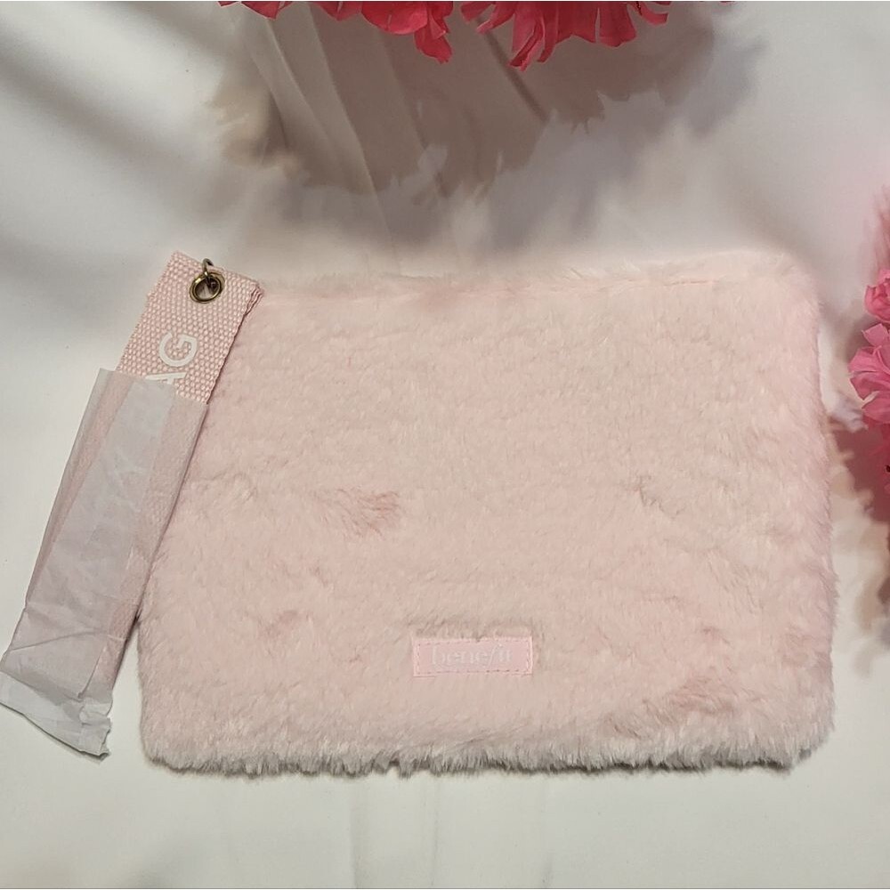 Benefit NWOT Light Pink Faux Fur 7in X 9in Cosmetic/Travel/Makeup Bag 🐈 - Picture 2 of 4